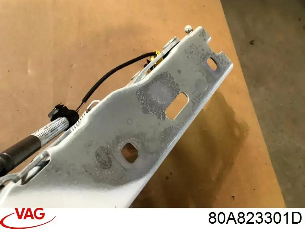 Завіс капота, лівий VAG 80A823301D ціна, від 88.69 USD