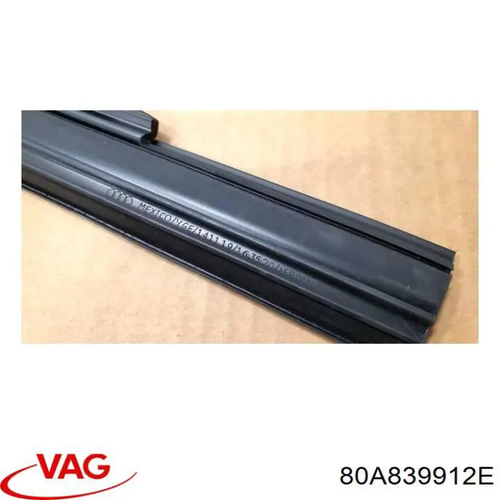 Купити 80A839912B VAG Ущільнювач двері передньої (на кузові)