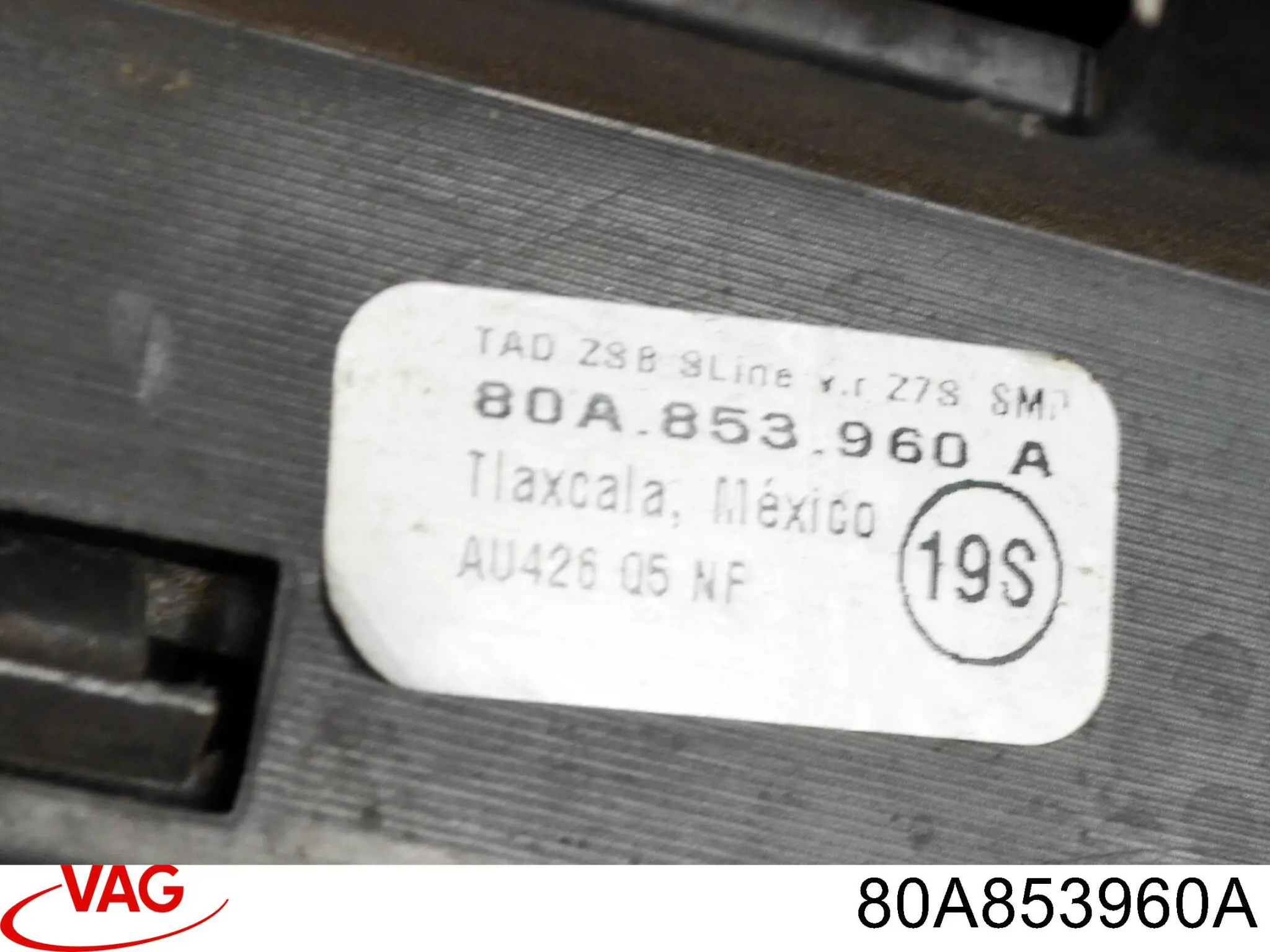 Накладка зовнішня (молдинг) порога, передня права VAG 80A853960A ціна, від 68.41 USD