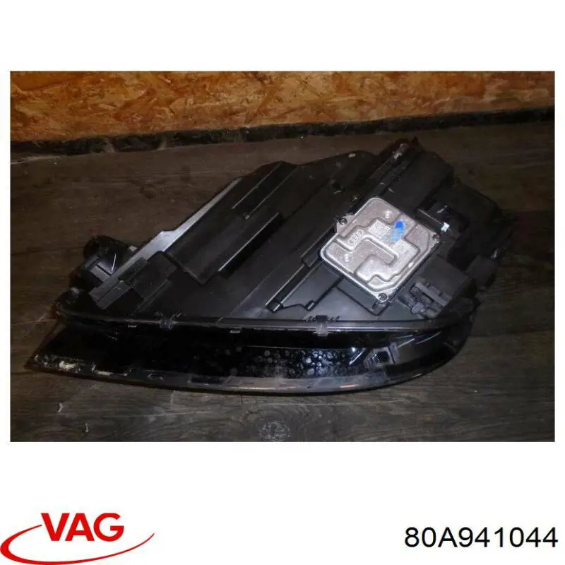 Купити 80A941044F VAG Права блок фара