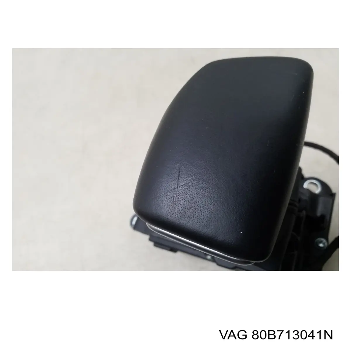 80B713041L VAG Куліса КПП