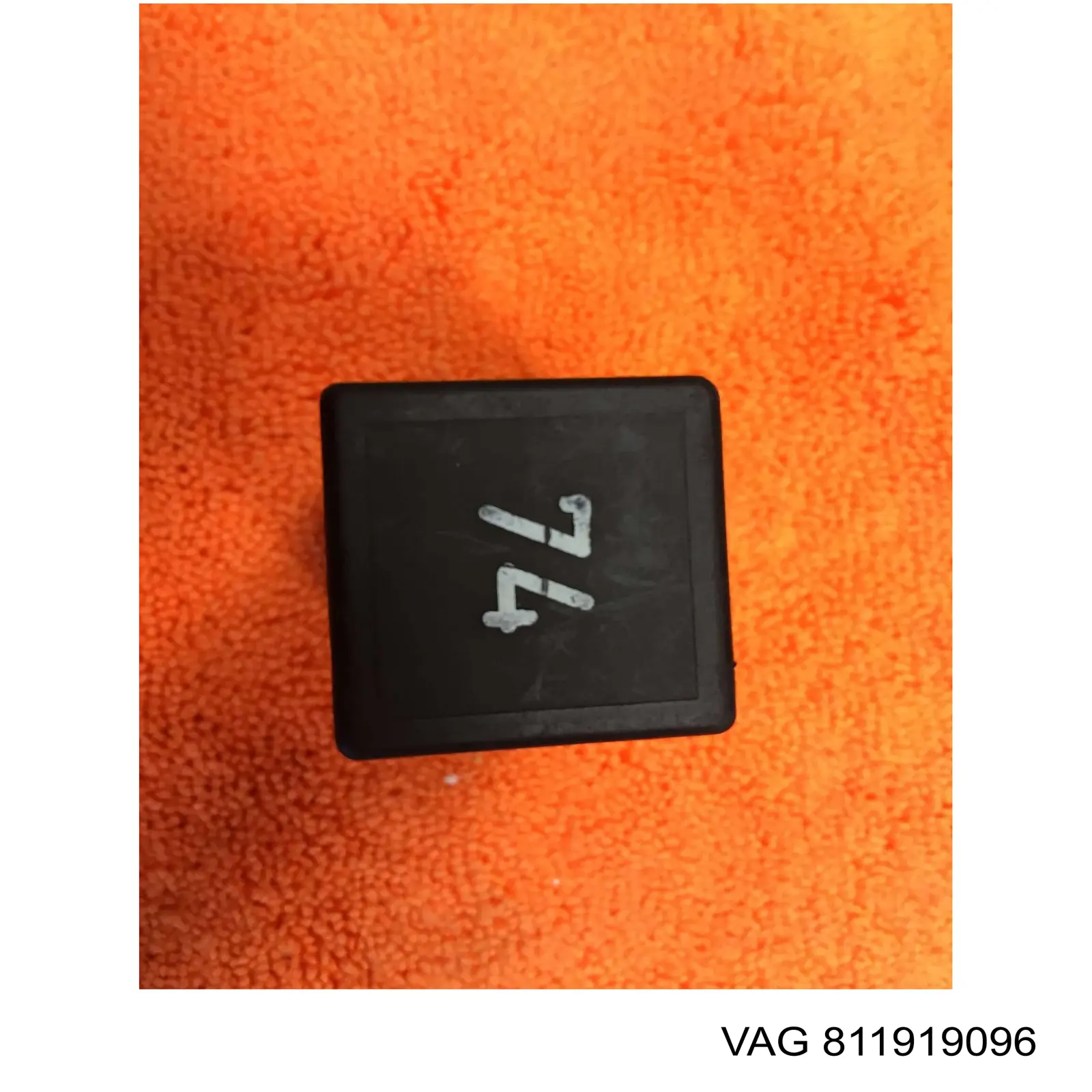 Купити 811919096 VAG 