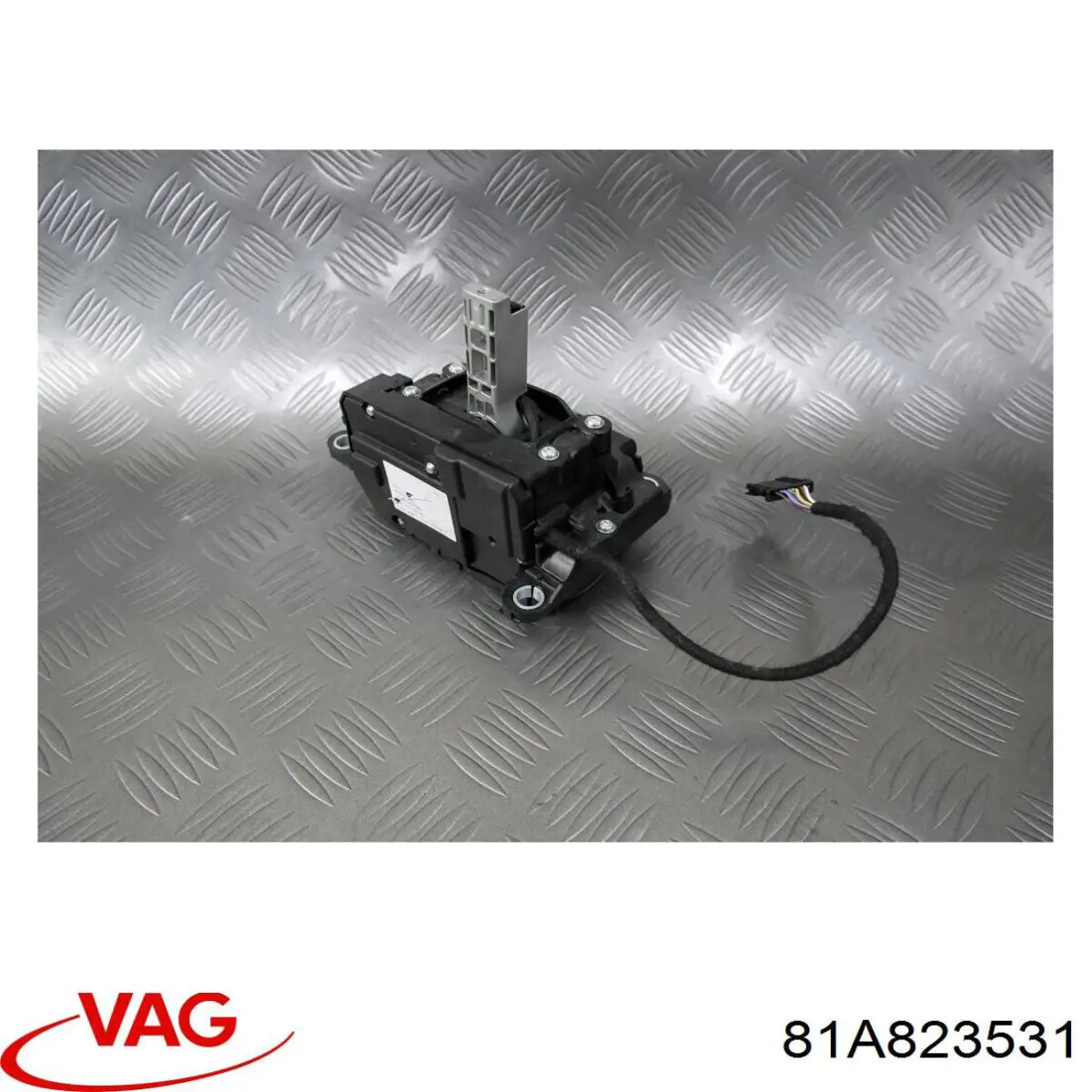 Трос відкриття капота, передній 81A823531 VAG