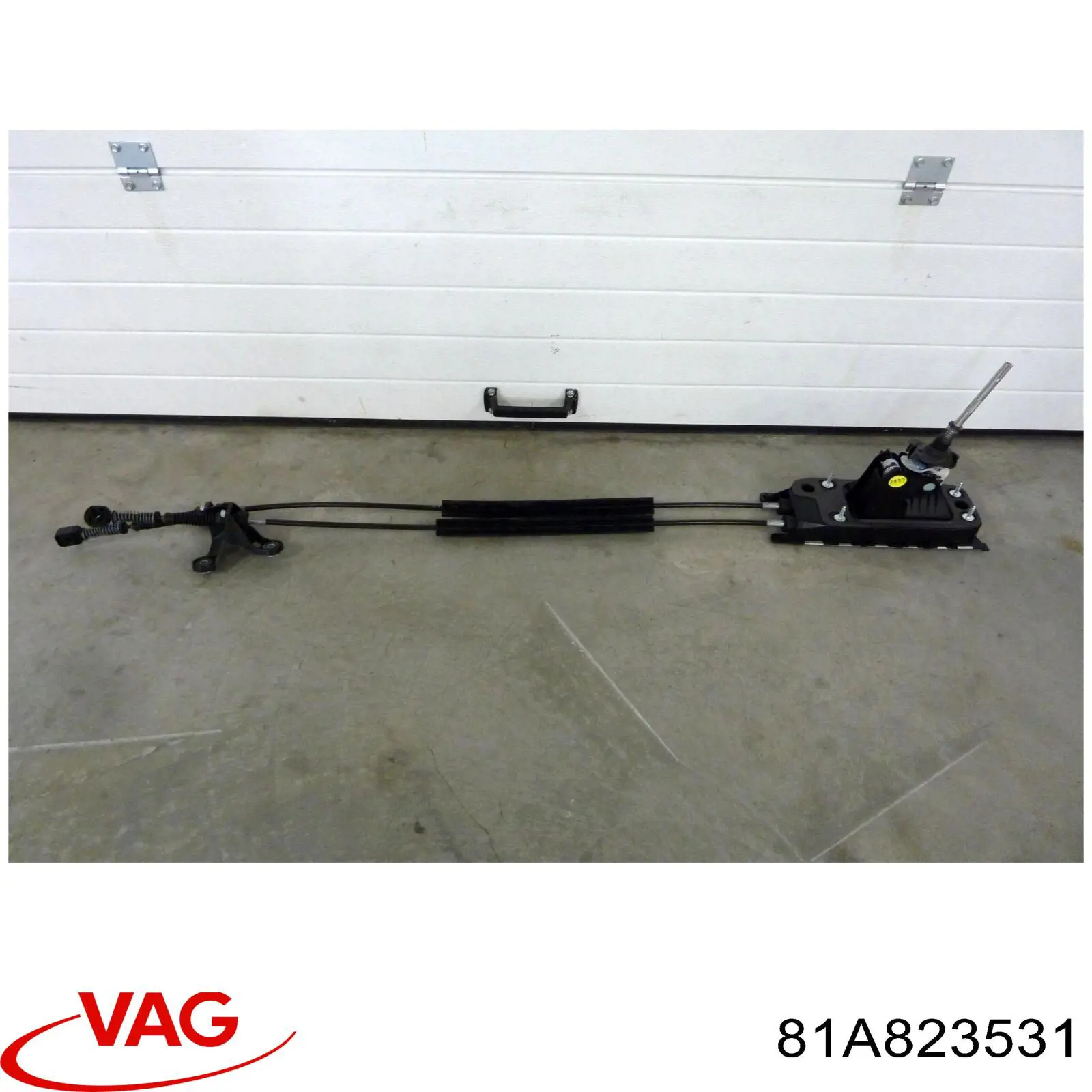 81A823531 VAG Трос відкриття капота, передній