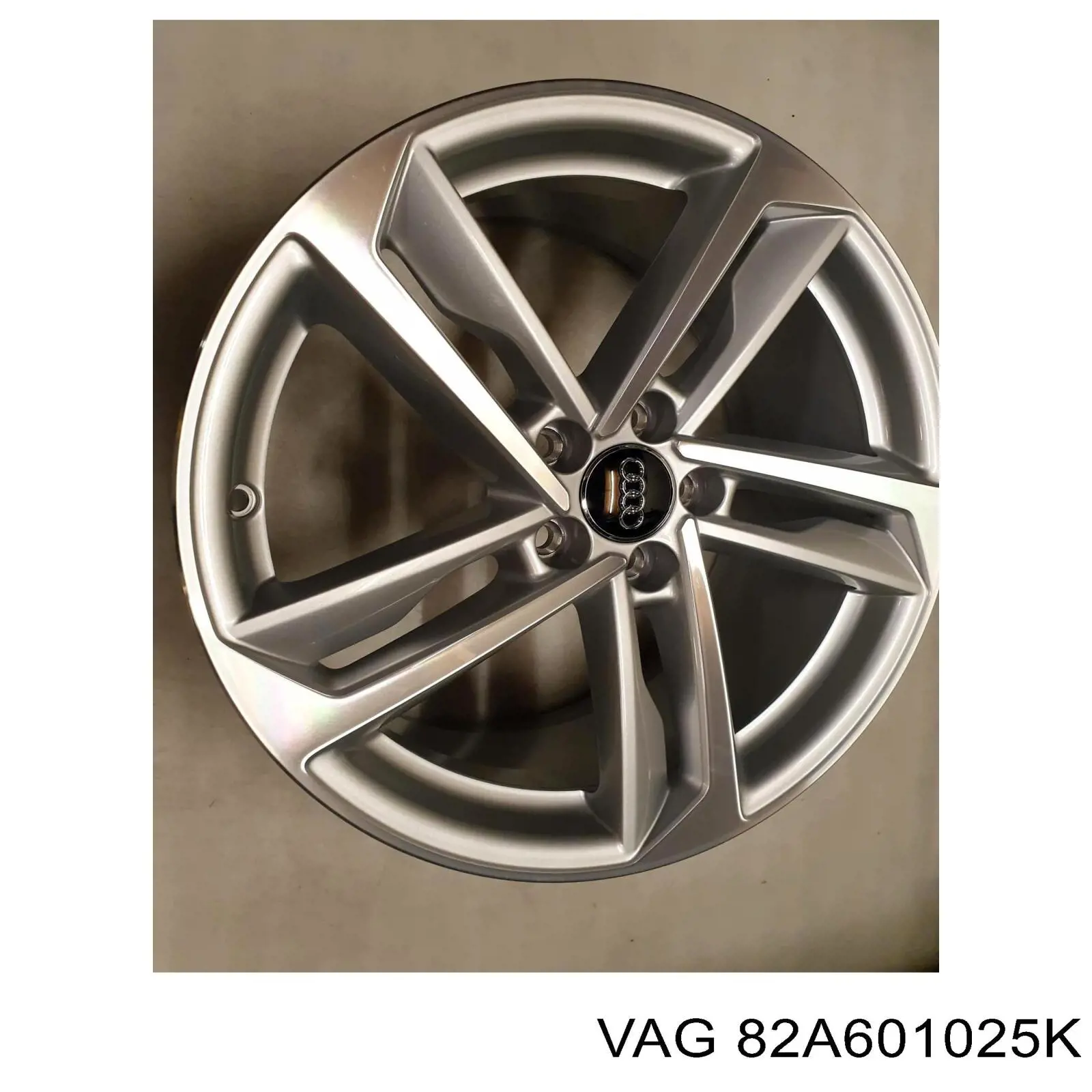 82A601025K VAG Диски литі (легкосплавні, титанові)