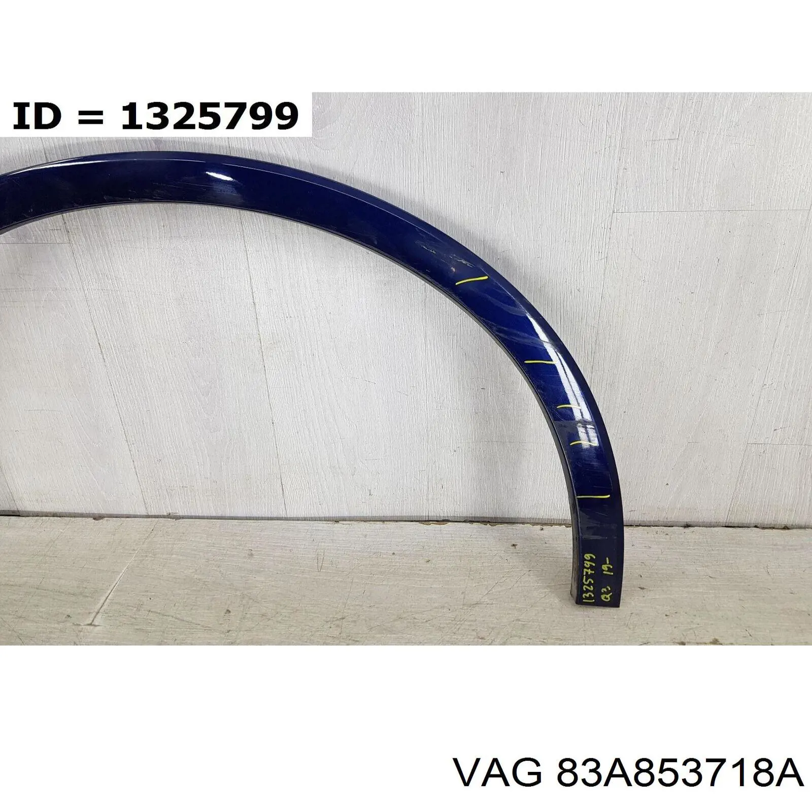 Купити 83A853718A VAG Розширювач передньої арки колеса, правий