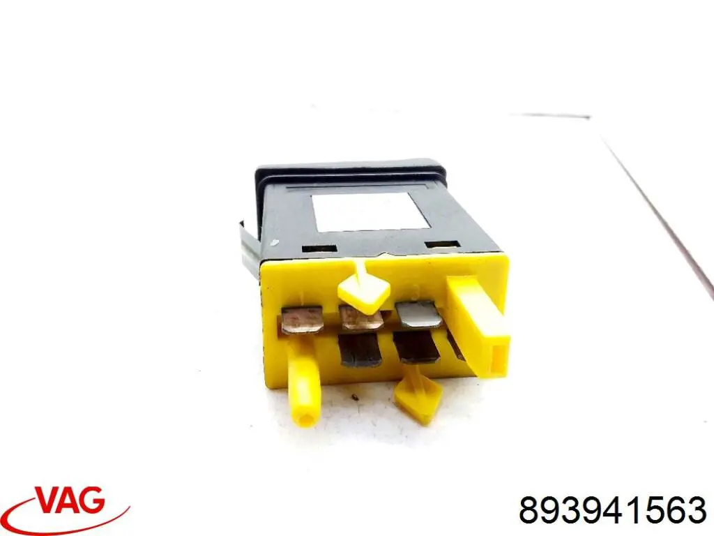 Кнопка включення ПТФ задніх VAG 893941563 ціна, від 2.25 USD
