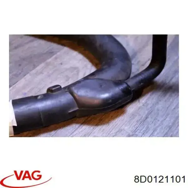 Шланг/патрубок радіатора охолодження, верхній 8D0121101 VAG