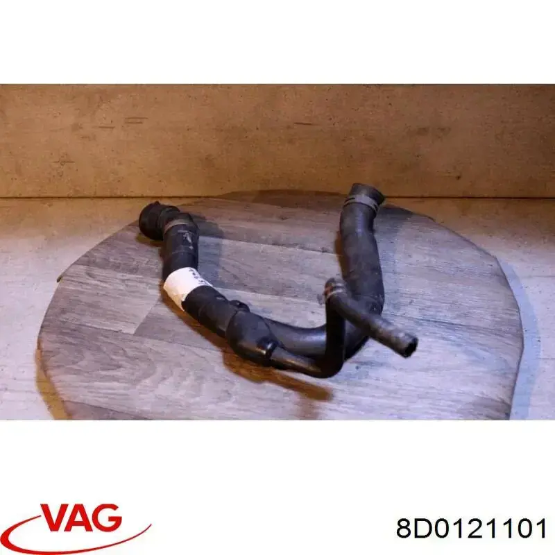 8D0121101 VAG Патрубок системи охолодження