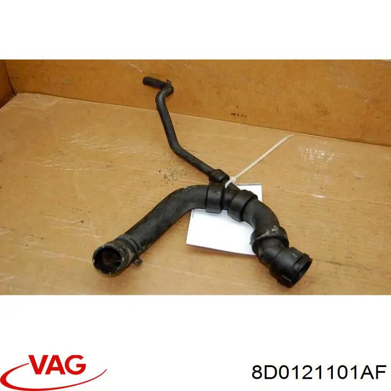 Шланг/патрубок радіатора охолодження, верхній 8D0121101AF VAG