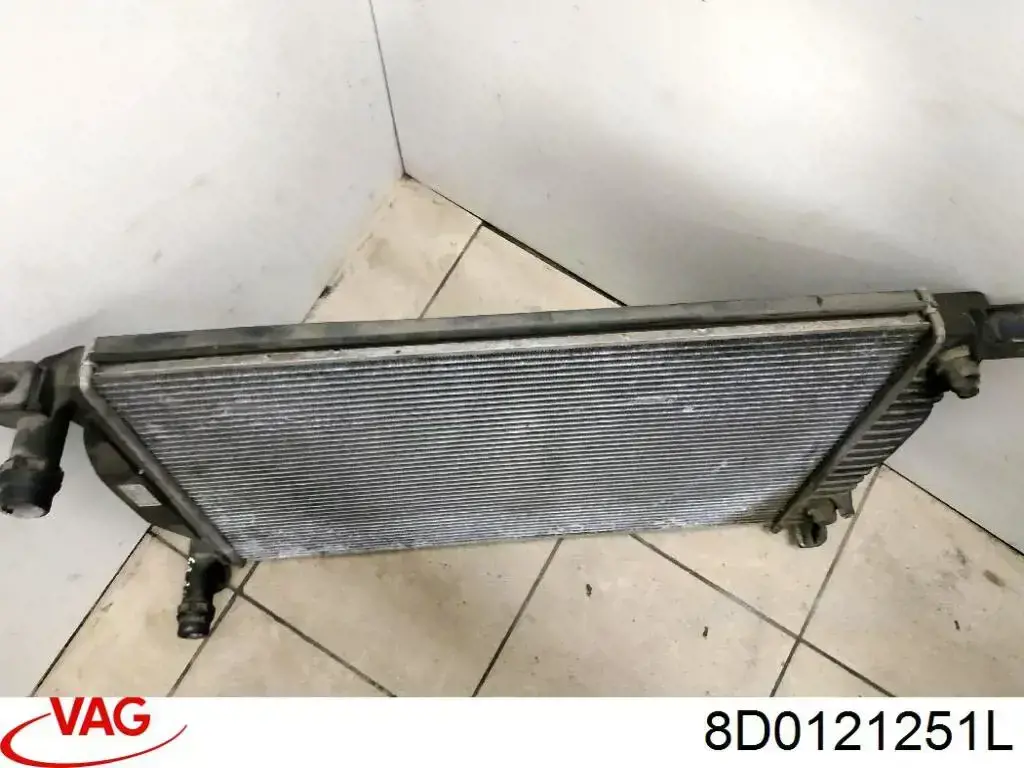Радіатор основний VAG 8D0121251L ціна, від 80.19 USD