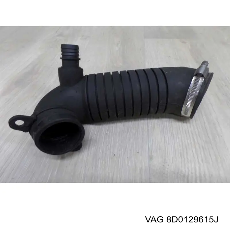 Патрубок повітряний, вихід повітряного фільтра V107551 VEMO/Vaico