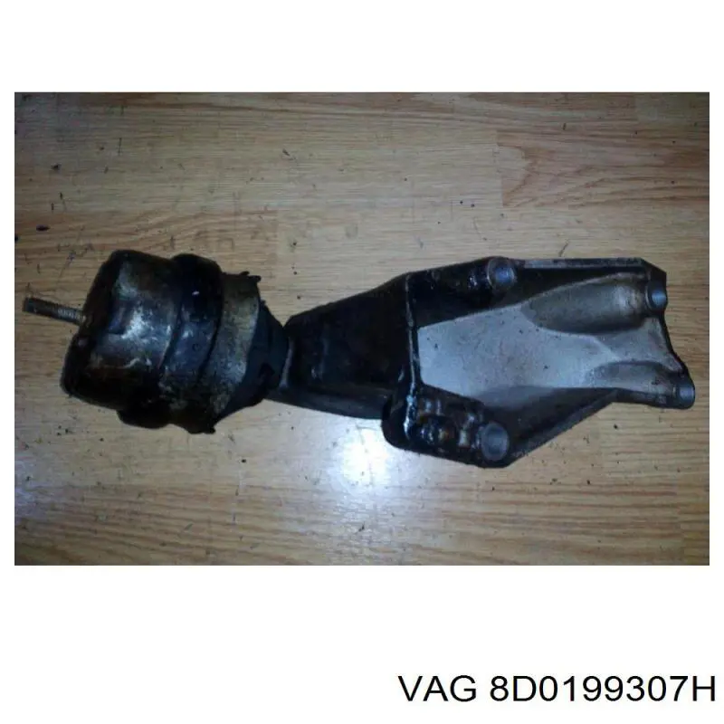 Купити 8D0199307H VAG Кронштейн подушки (опори) двигуна, лівої