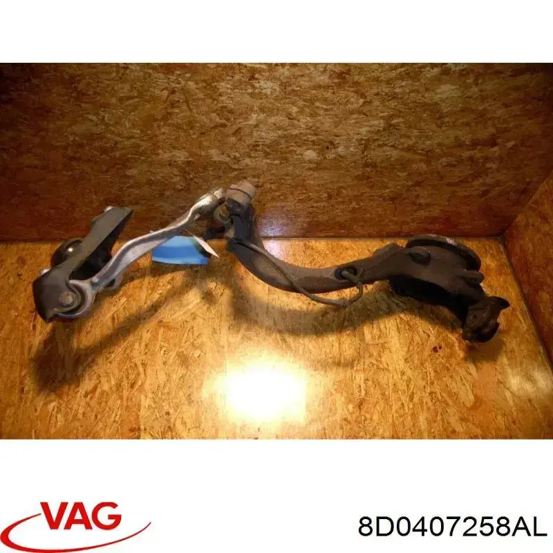 Купити 8D0407258AL VAG Кулак поворотний передній правий