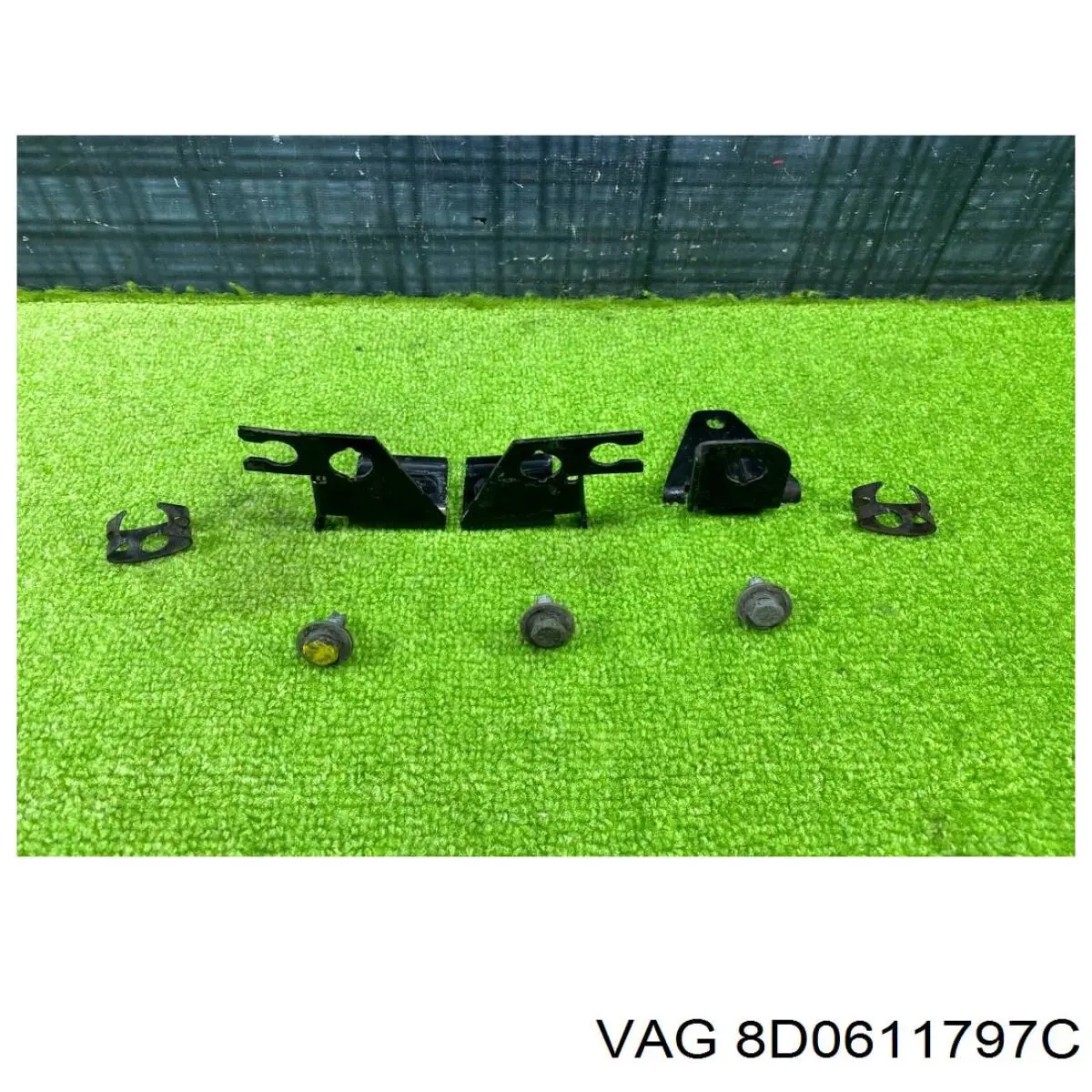  VAG 8D0611797C ціна, від 4.39 USD