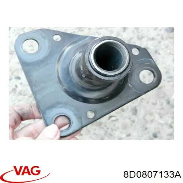Купити 8D0807133A VAG Кріплення бампера