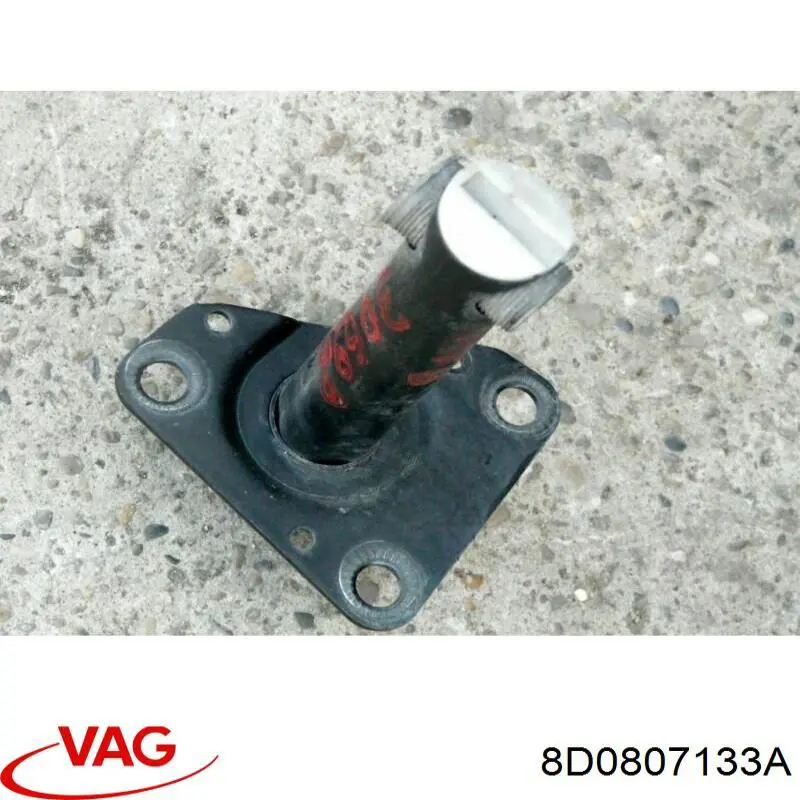 Кронштейн бампера переднього, лівий 8D0807133A VAG