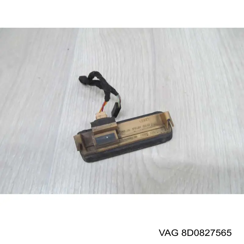 Кнопка приводу замка 3/5 дверей (ляди) / кришки багажника VAG 8D0827565 ціна, від 19.04 USD