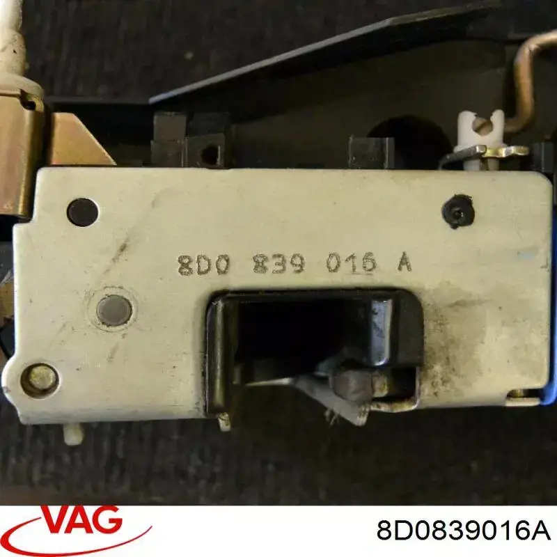 Замок задньої дверї, правої 8D0839016A VAG
