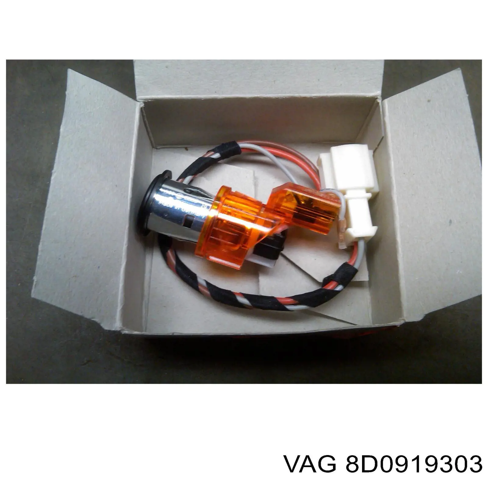 8D091930301C VAG Розетка запальнички