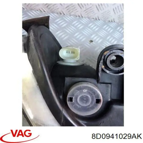 89300379 VAG Фара ліва передня