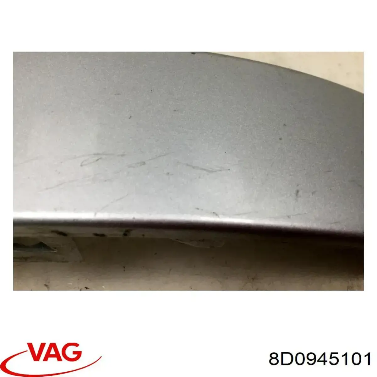 Купити 8D0945101 VAG Накладка під задній ліхтар, лівий