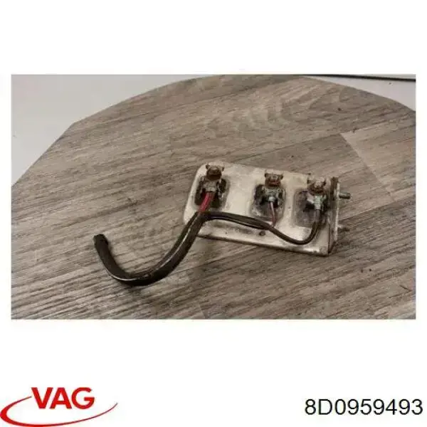 Купити 8D0959493 VAG Резистор моторчика вентилятора A/C
