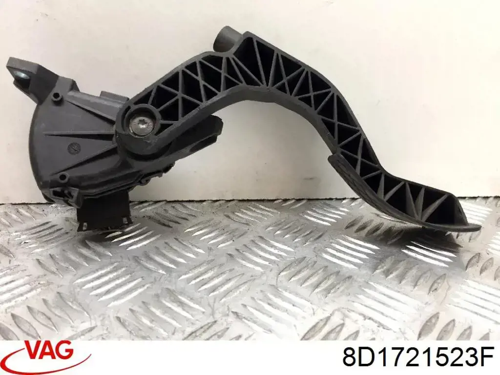 Підаль газу VAG 8D1721523F ціна, від 27.78 USD