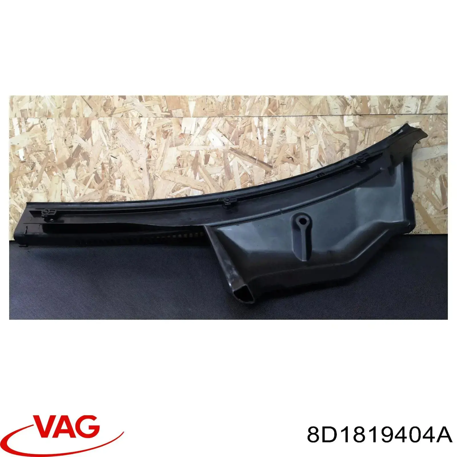 Решітка склоочисників, права VAG 8D1819404A ціна, від 66.10 USD