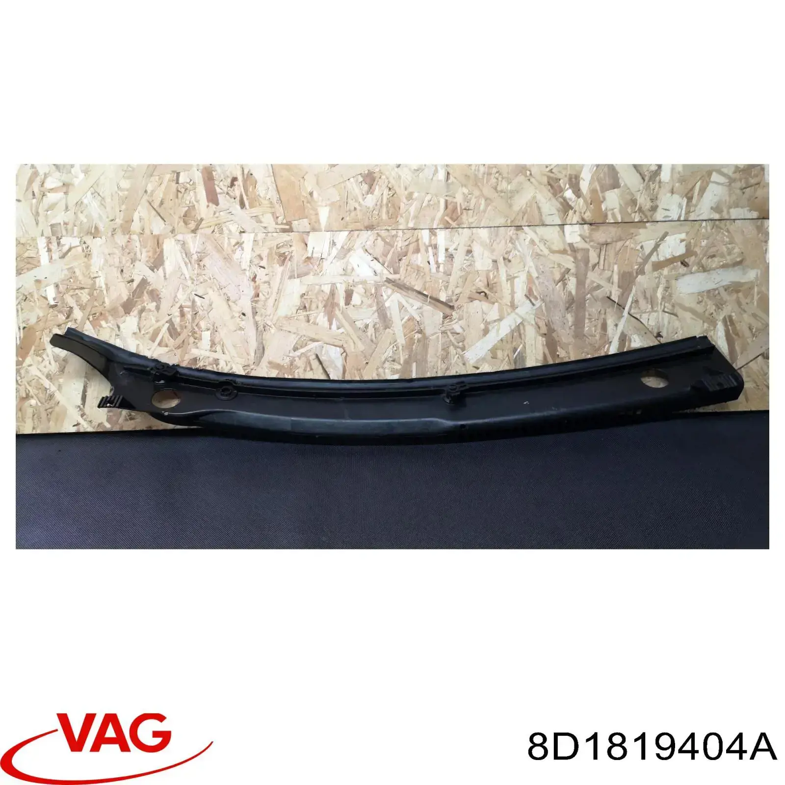 Решітка склоочисників, права VAG 8D1819404A ціна, від 67.08 USD