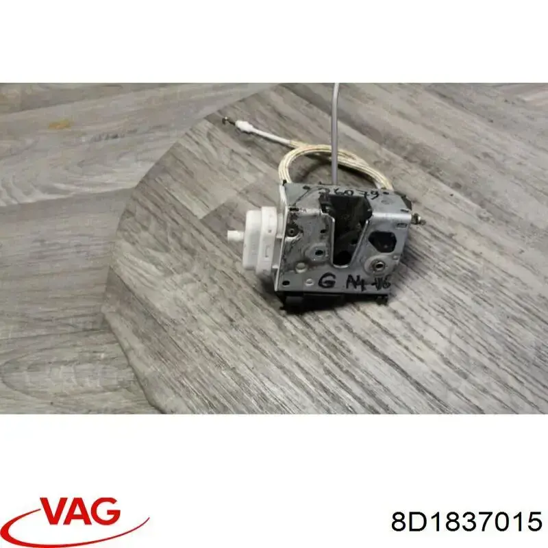 8D1837015 VAG Замок водійських дверей