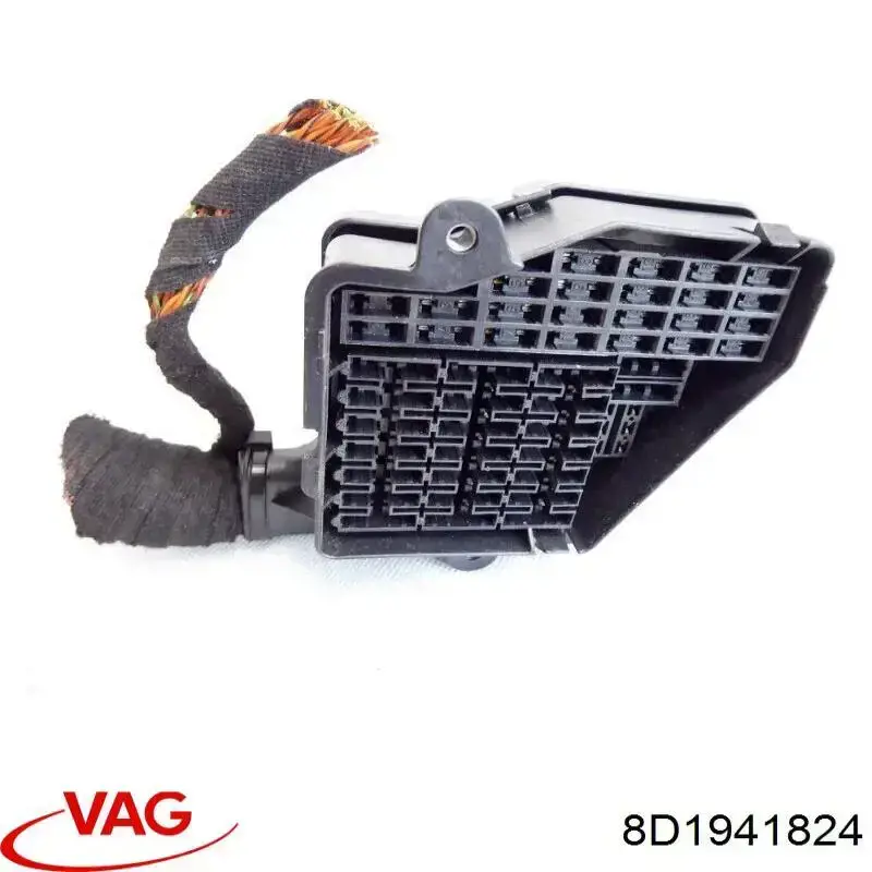 Блок запобіжників 8D1941824 VAG