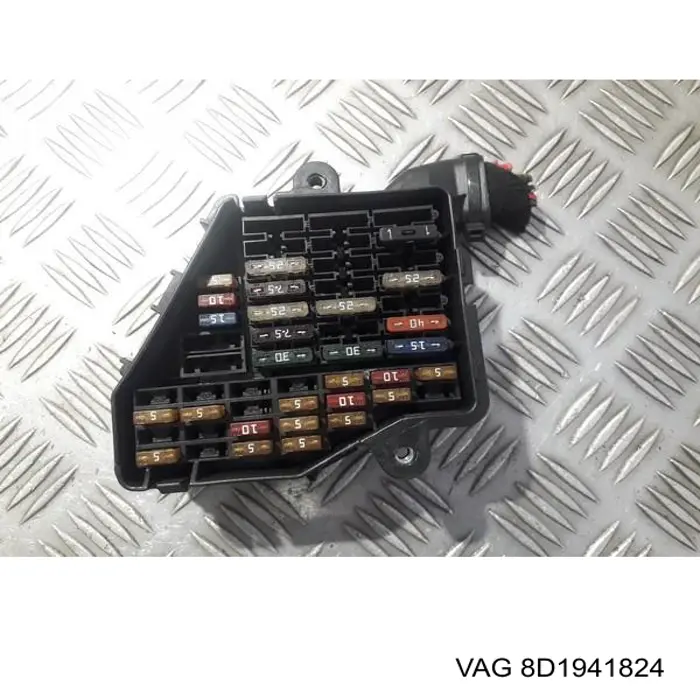 Купити 8D1941824 VAG Корпус запобіжників