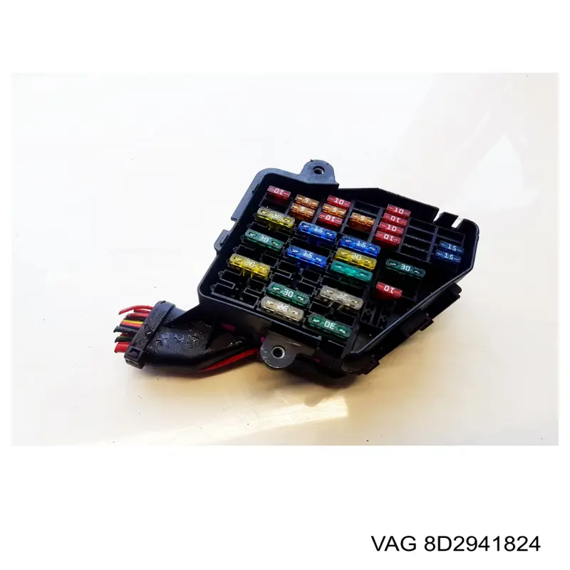 Блок запобіжників 8D2941824 VAG
