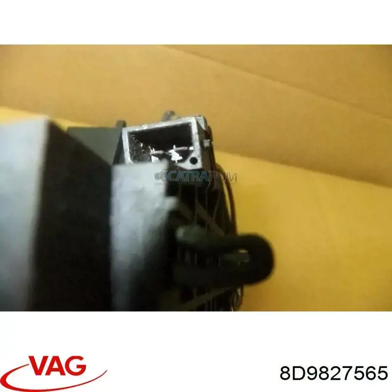 Купити 8D9827565 VAG Замок 3/5-х дверей, задній