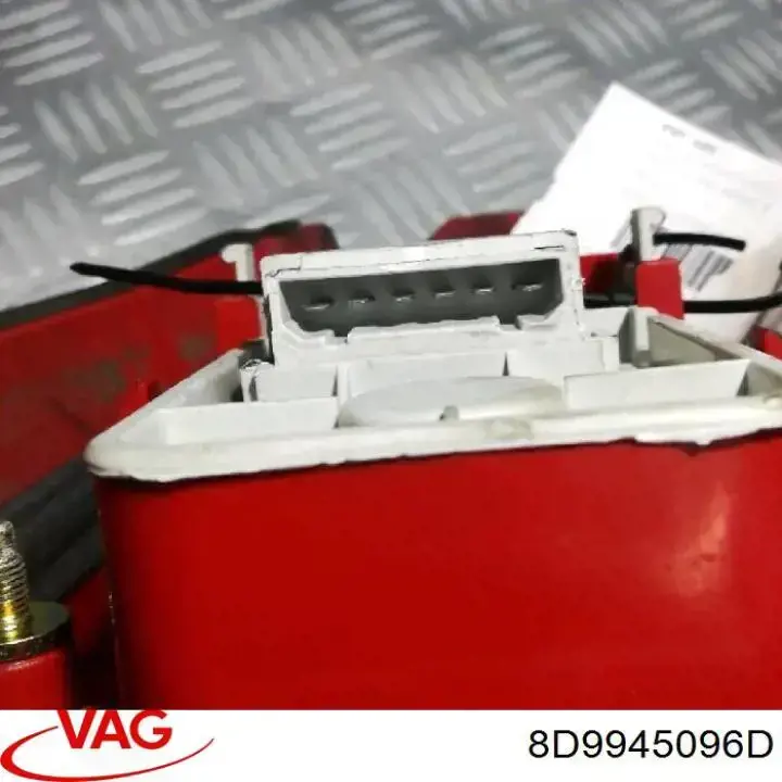 Задні ліхтарі VAG 8D9945096D ціна, від 56.03 USD