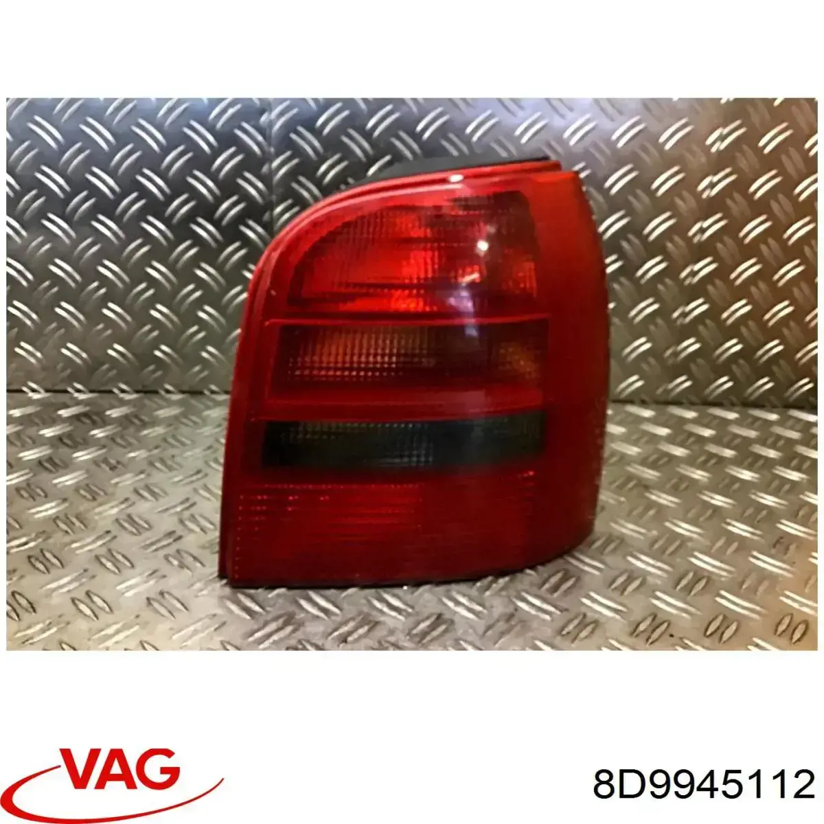 Купити 8D9945112 VAG Задня права фара