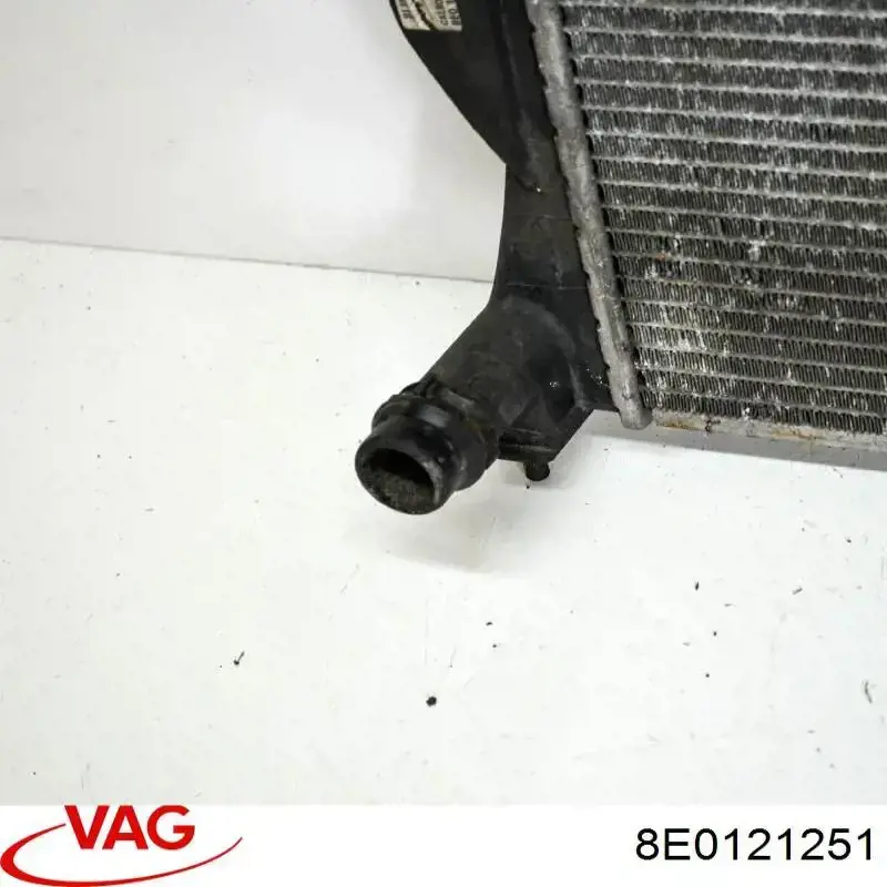 Радіатор основний VAG 8E0121251 ціна, від 63.33 USD