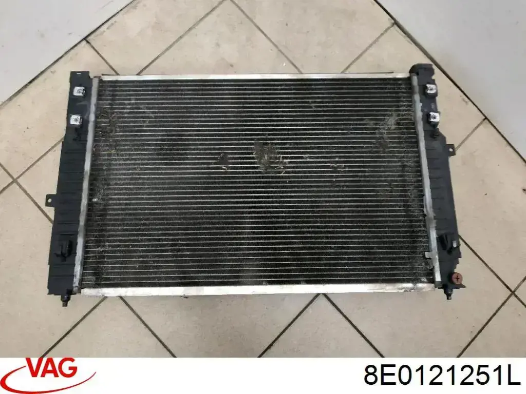 Радіатор 8E0121251L VAG