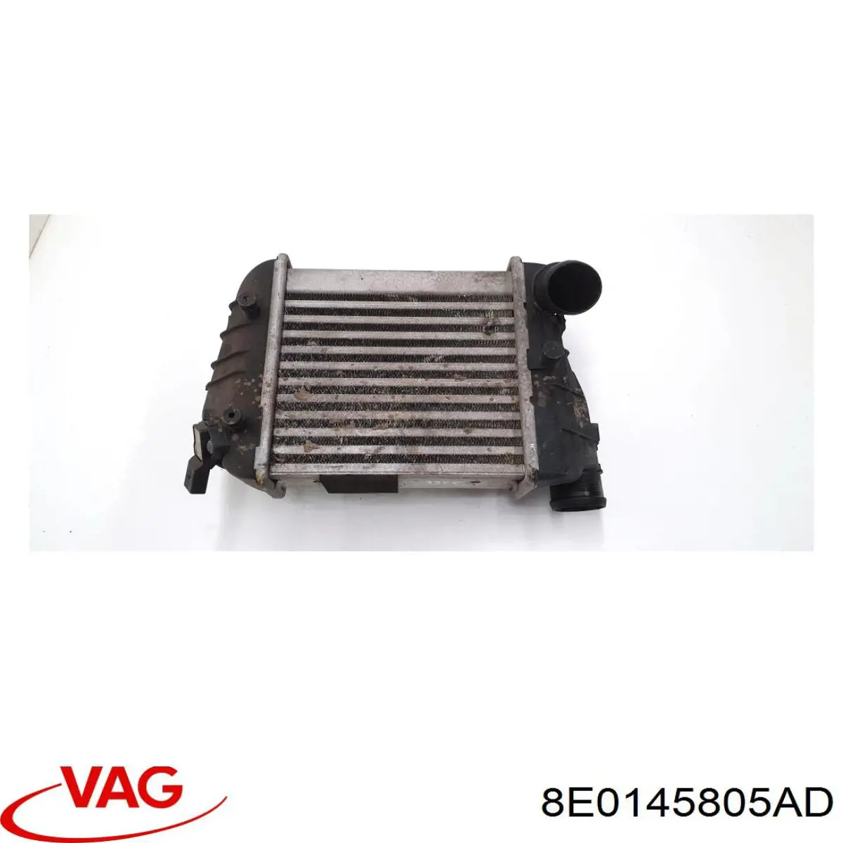 8E0145805AD VAG радіатор интеркуллера