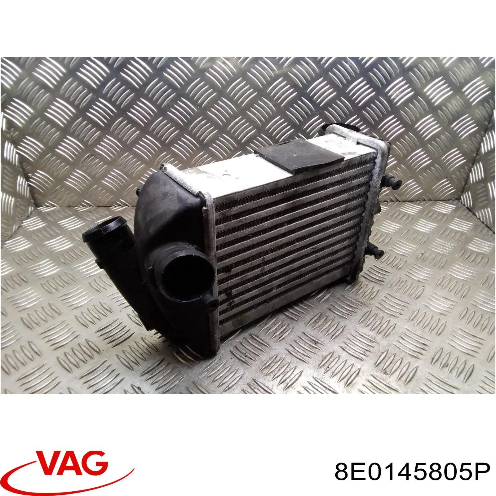 8E0145805P VAG радіатор интеркуллера