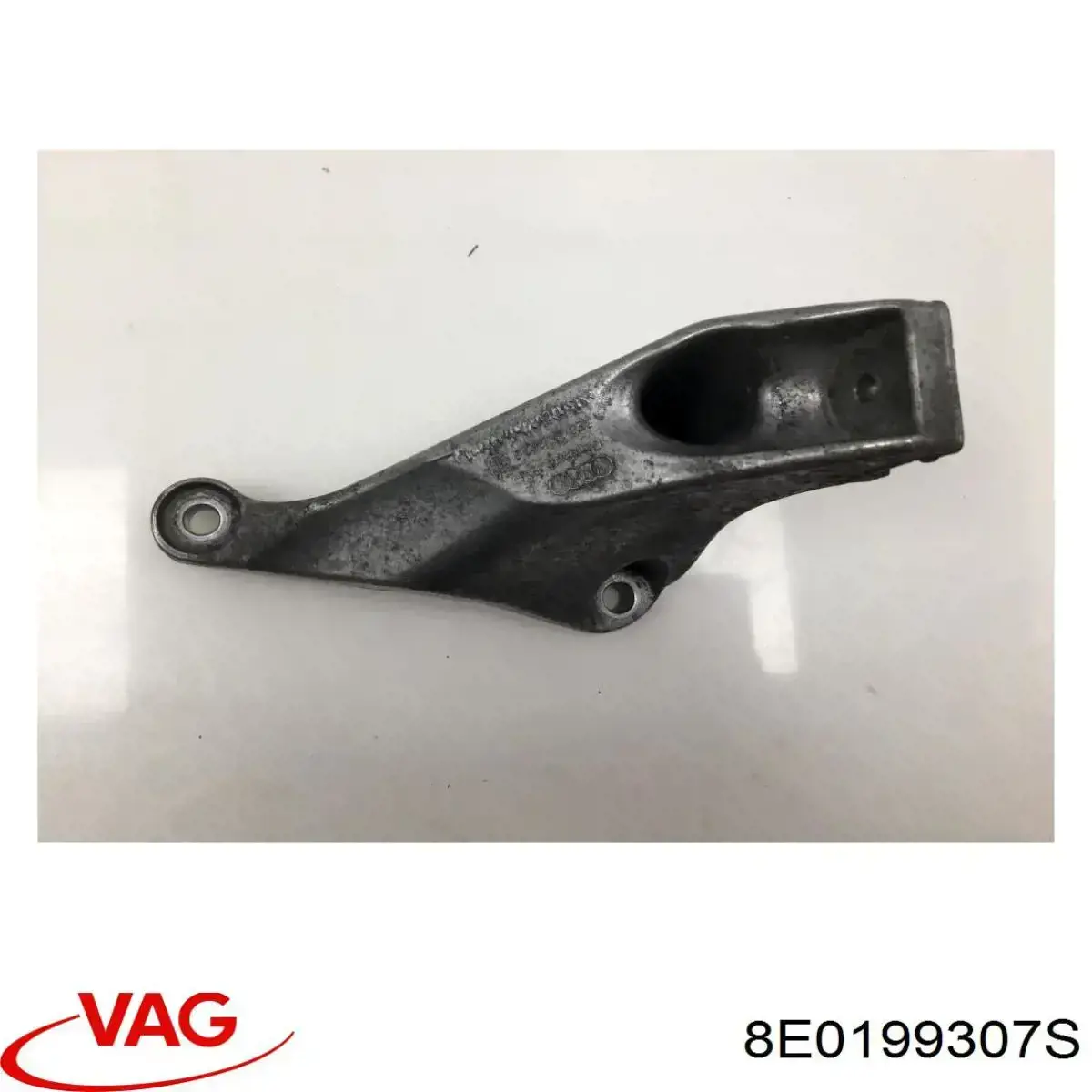 8E0199307S VAG Кронштейн подушки (опори) двигуна, лівої