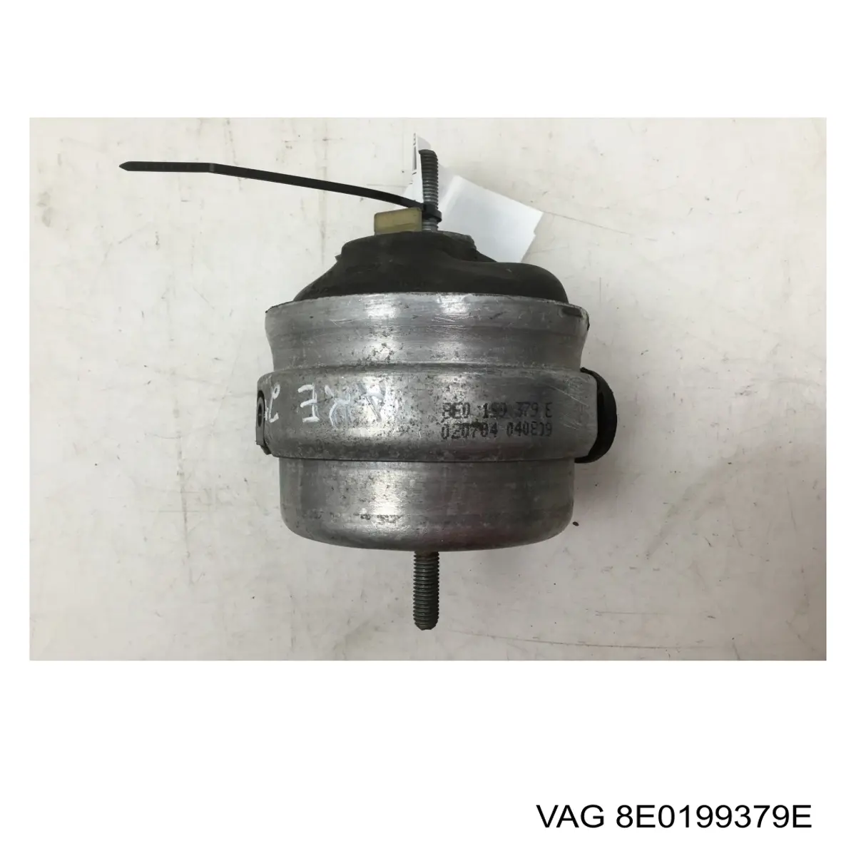 Подушка (опора) двигуна лів./прав. VAG 8E0199379E ціна, від 79.79 USD