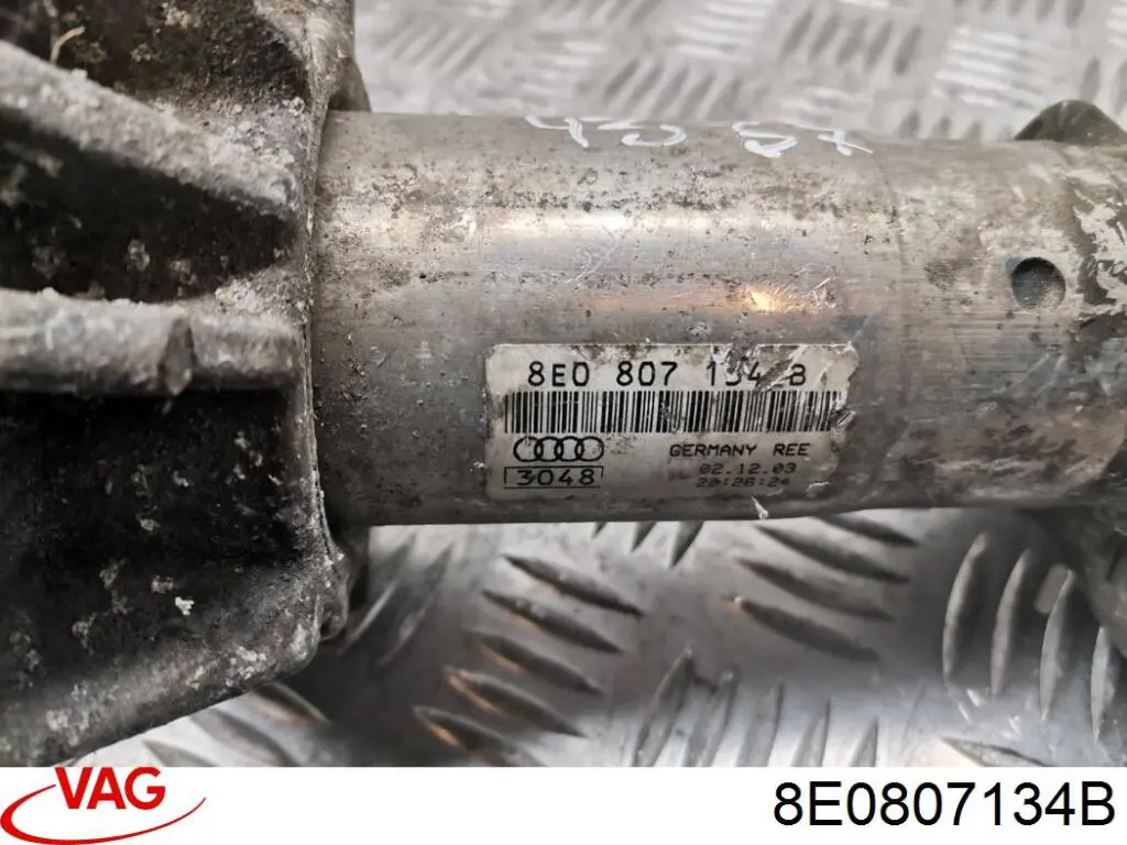 Кронштейн бампера переднього, правий VAG 8H0807134 ціна, від 8.87 USD