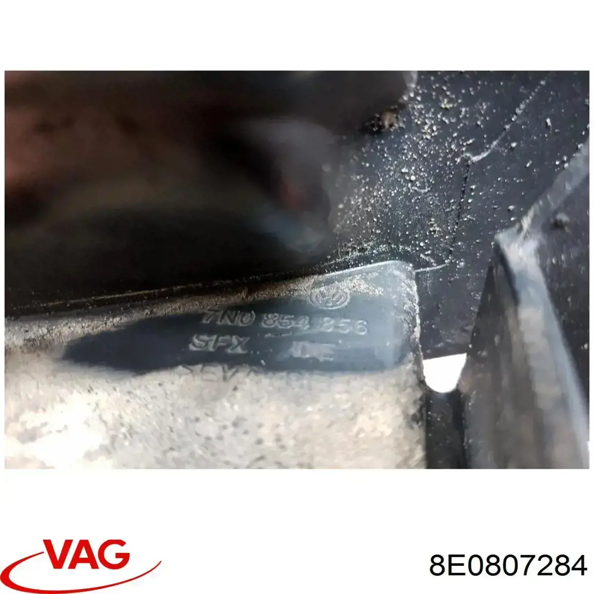 Направляюча переднього бампера, права VAG 8E0807284 ціна, від 7.36 USD