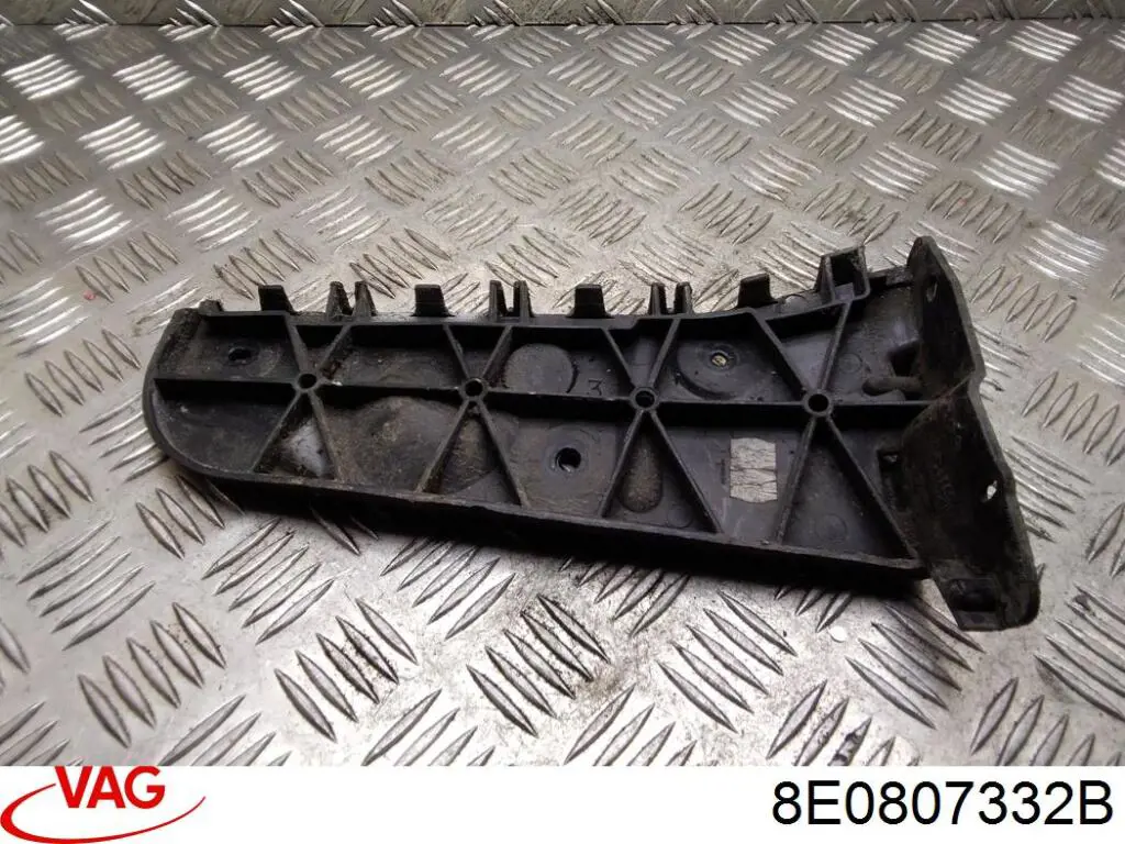 Кронштейн підсилювача заднього бампера VAG 8E0807332B ціна, від 19.00 USD