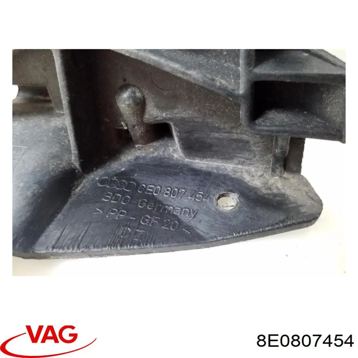 Кріплення бамера ліве VAG 8E0807454 ціна, від 8.44 USD