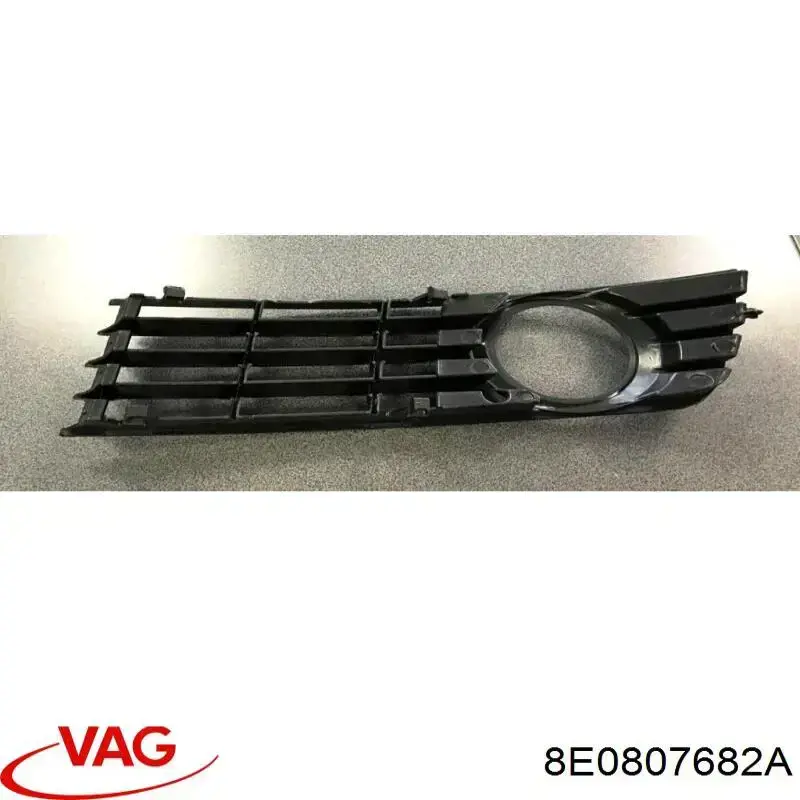 Решітка переднього бампера, права VAG 8E0807682A ціна, від 6.11 USD