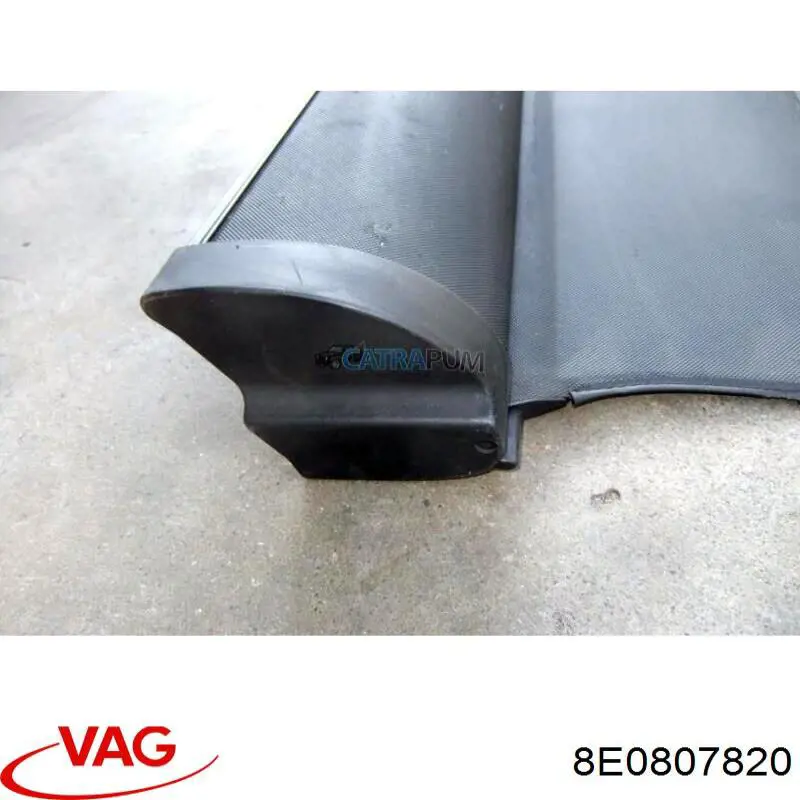 8E0807682F0 VAG Ободок/окантовка фари протитуманной, правий