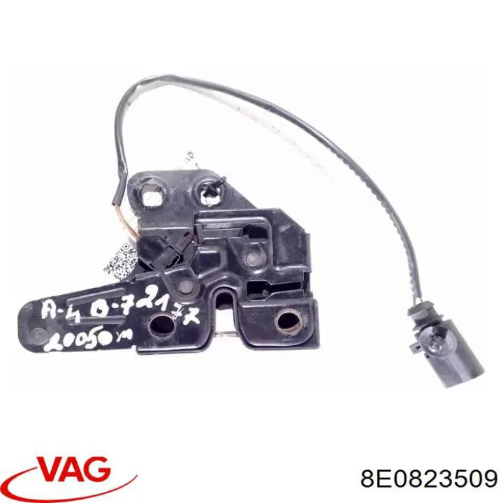Замок капота 8E0823509 VAG